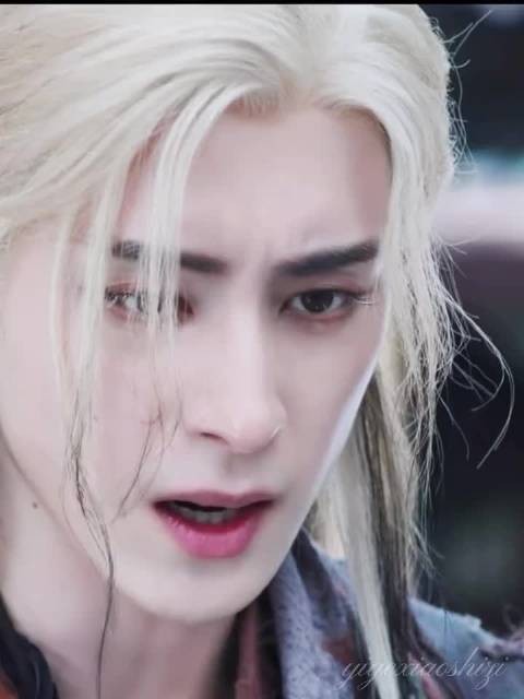 好美的一只小狐狸 怎么做到每一帧都好看啊这个男人！