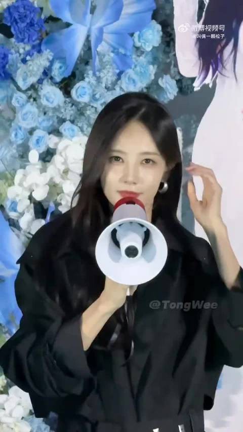 李一桐杀青现场合唱落泪，与粉丝双向奔赴