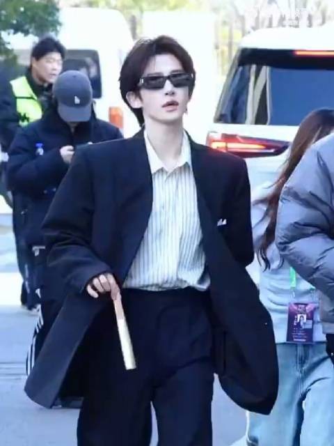 有歌第二季上班路透，这一套港风帅哥出街！风流倜傥的感觉 刘宇