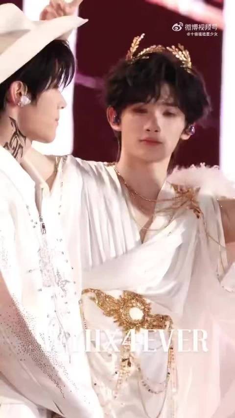 余宇涵真诚回应粉丝眼神获赞