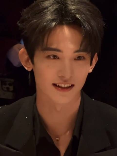 帅成啥样了常华森 出席LA MER新春家宴