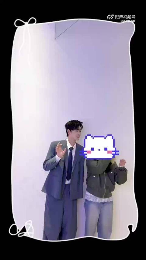 张卓尔跨年喜提和张凌赫的人生合照！