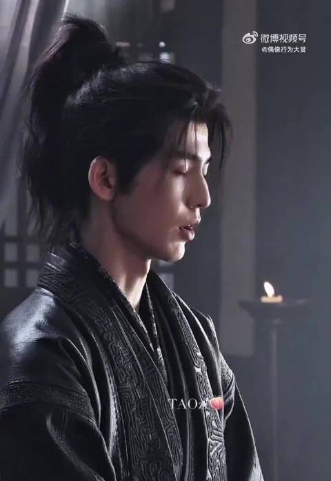张凌赫新剧归鸾高马尾造型曝光，英气飒爽