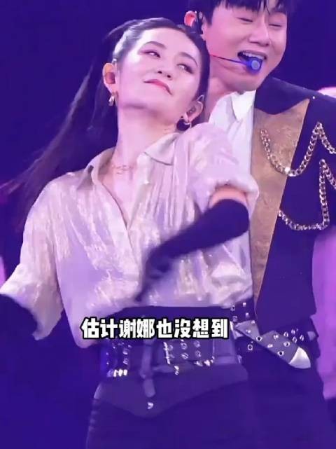 谢娜公开回应小腹凸起的争议,竟意外让大众看到亿万妈妈生育勋章 ,张杰