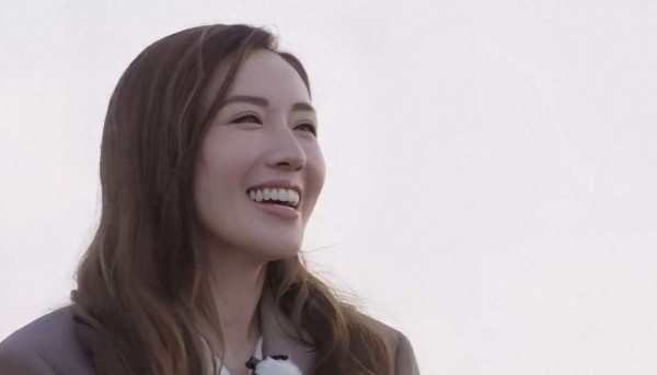 恭喜！香港知名女星和未婚夫复合成功，网友反对，她偏要复合：李施嬅这“恋爱脑”，打了谁的脸？