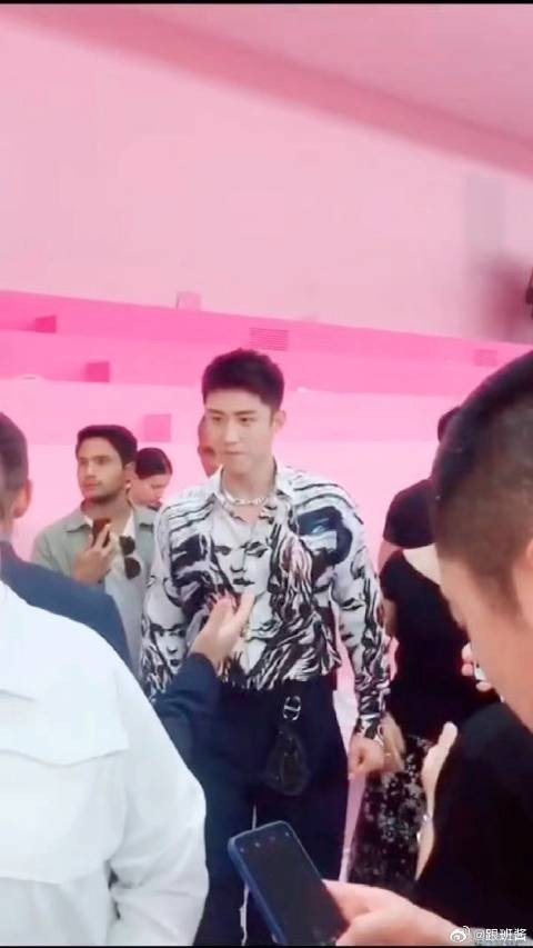 帅的炸街之余，还满满的安全感，超级喜欢冬至