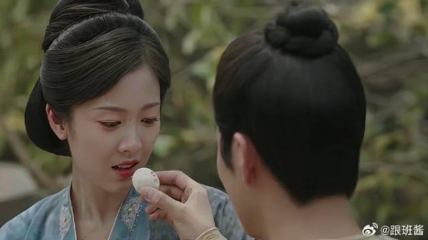 胜意被亲爹辱骂,吸血鬼哥哥拿她钱,弟弟举作让她感动