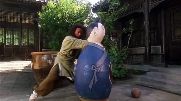 学会这个搂树叶子就不用带耙子了