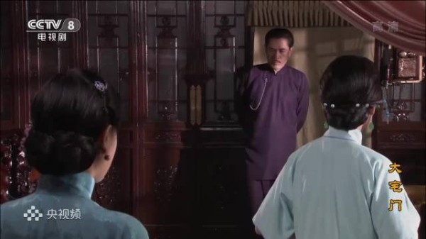 《大宅门》槐花揭杨九红窑姐身世，九红撞缸寻死