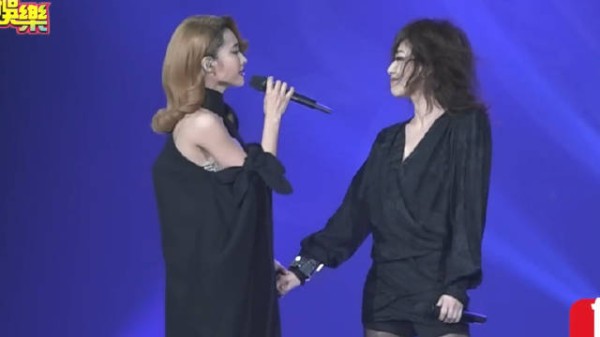 仙蒂姐被自己美的不知天地为何物差点忘记互动叻