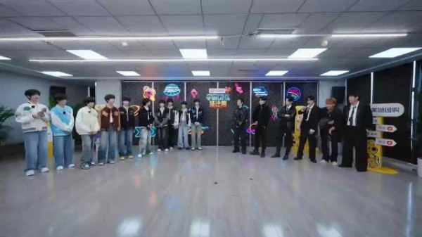 王橹杰跳王鹤棣Pretty，刘耀文率宇宙爆闪团访时代峰峻