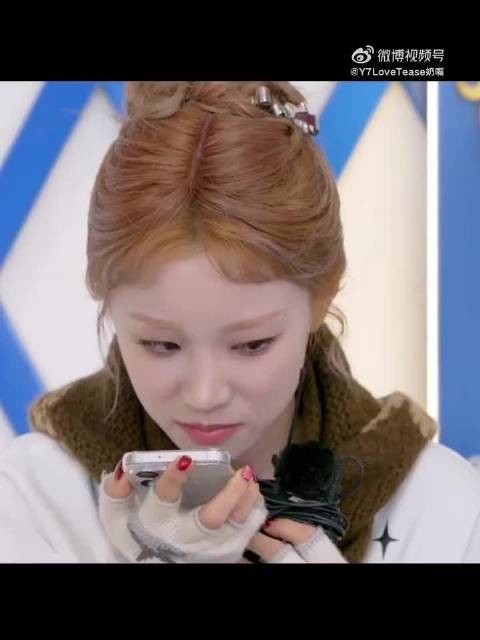 宋雨琦即兴哭戏整懵张真源，奔跑吧情绪来电互动有趣