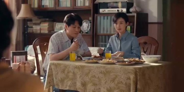 富公富婆呦四个人吃饭用三张桌子