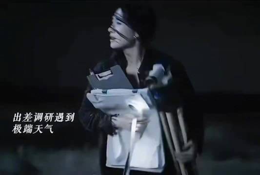 代旭撑伞演绎裴轸危险迷人