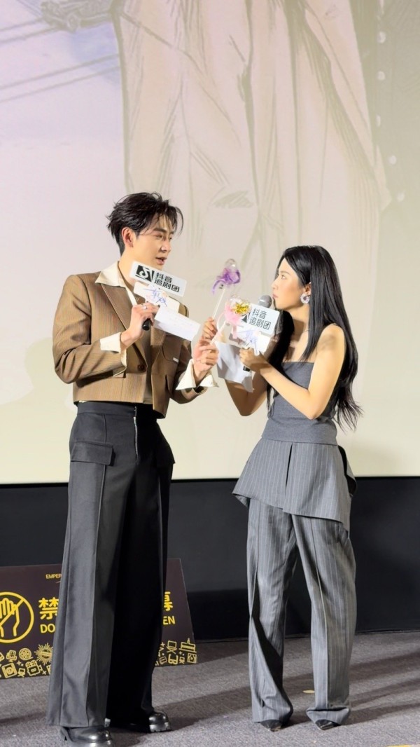 卢昱晓教陈星旭唱床边故事,网友:晓晓就这么大大方方玩起了自己的梗