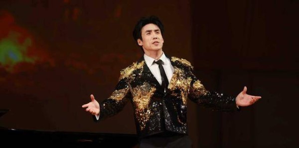 他的音乐会节目册上有“弹幕”,观后有观演需求问卷调查,洪之光努力与观众“共振”