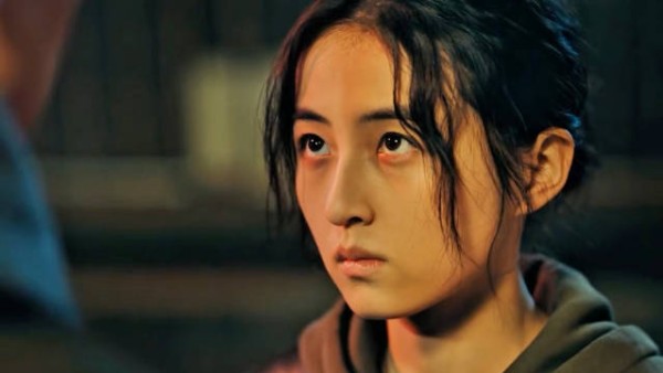 他俩吻在一起多少有点邪门了，张子枫感觉像是豁出去了