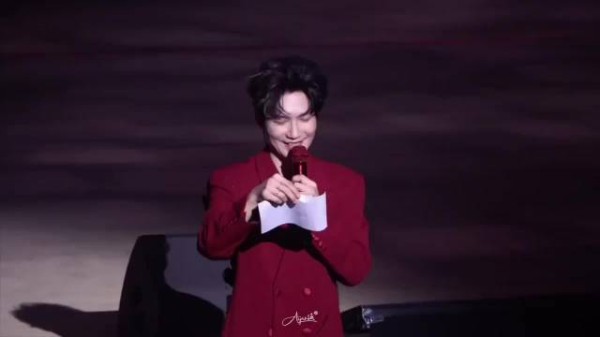 陈楚生深圳演唱会幽默回应粉丝喊看腹肌，暖心开导上班族