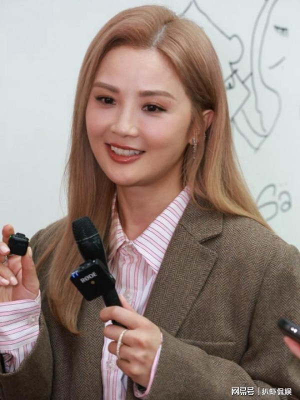 蔡卓妍承认新恋情,称可以删除绯闻二字,与男友林俊贤感情稳定