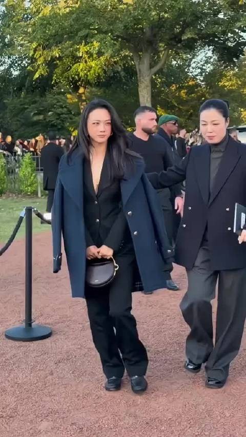 汤唯现身伦敦时装周汤唯