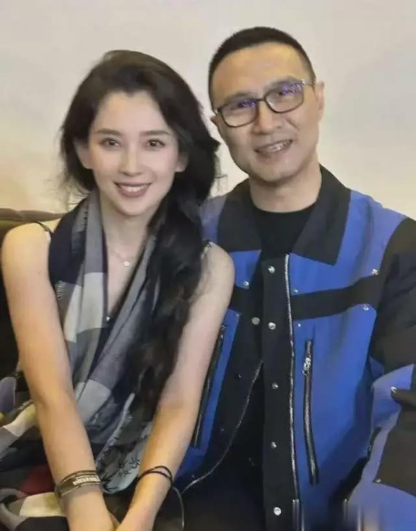 汪峰女儿10岁变身小作家，惊艳外貌令人震惊！