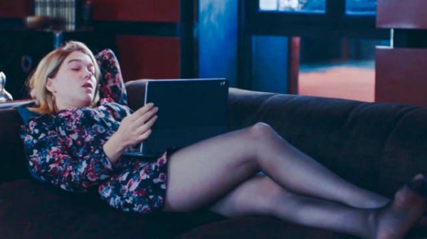 法国第一美女主播不堪生活，看完我凌乱了