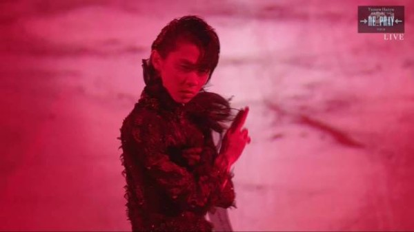 终于看到了手脚并用攀爬升降台的黑魔王大人！前一秒的特写镜头好魅惑！