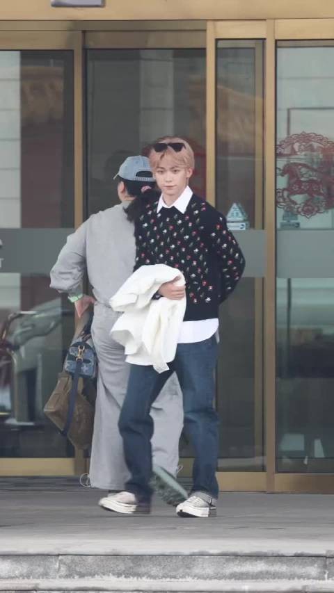 网传梓渝要去巴黎时装周参加Dior大秀，大家期待吗？