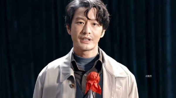 黄晓明提前一月背词演活基层干部郑德诚