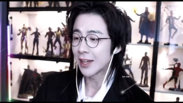 各位学姐好 我是三年二班刘宇宁 真的是一起疯一起笑~一起玩玩闹闹