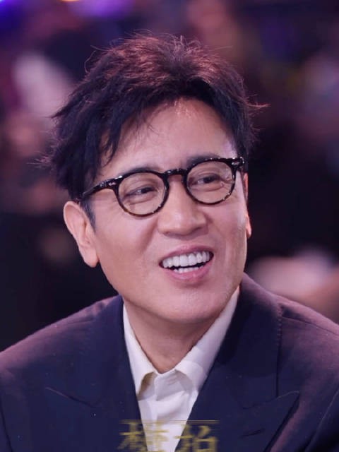 让人倍感亲切的于和伟老师，看到他为什么这么感动呢！