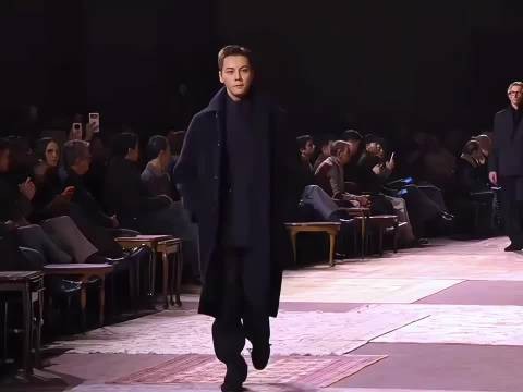 陈伟霆老钱风走秀，看起来太有范儿了！