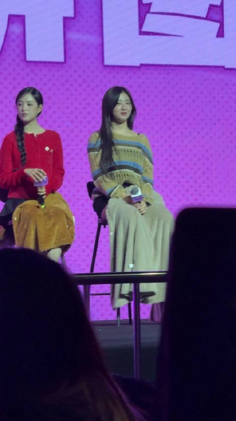 像寂静深夜小巷角落里传来的咪の斗气比赛之声