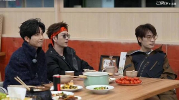 王栎鑫遇毛茸小动物秒变夹子音，成熟人设瞬间瓦解