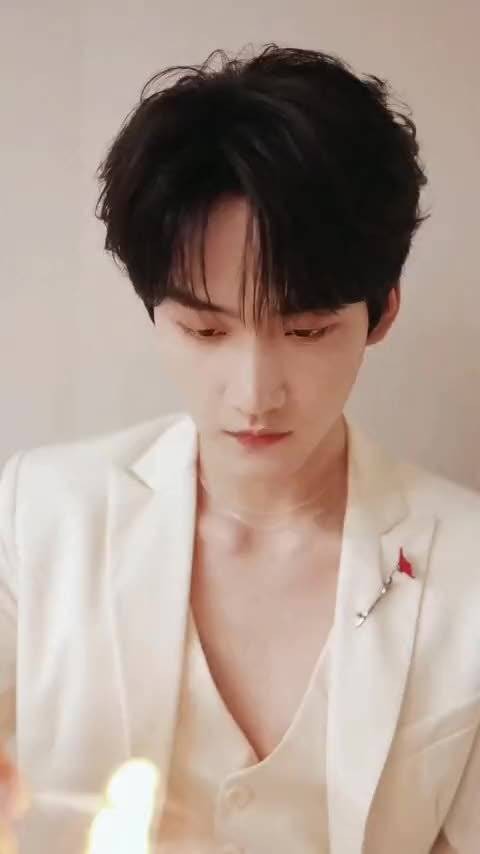 周柯宇到底该是多少人心目中的小太阳啊？真的很难不被周柯宇这种男孩子治愈