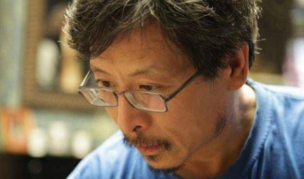 冷军画纸飞机卖52万，上边小字画得太清晰，专家：省的用照相机了