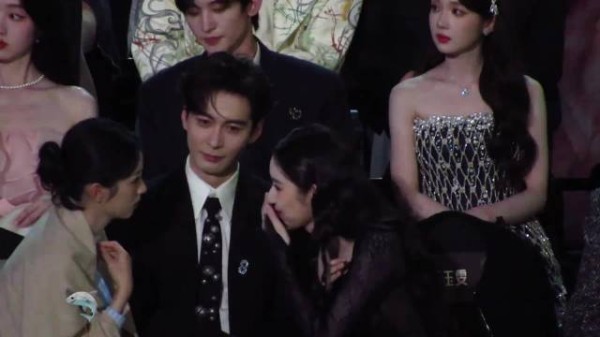 陈星旭王玉雯新剧吻戏引热议，复古写字楼宿命吻甜度爆表