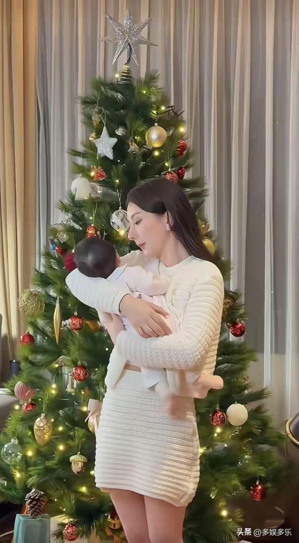 方媛生三胎后露馅！现身芜湖车企，摘墨镜气血不足显憔悴