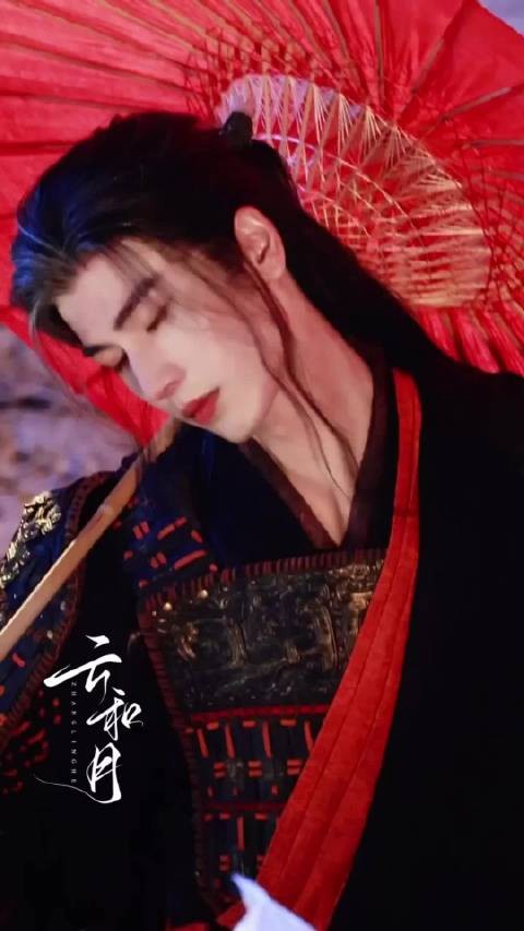 张凌赫《归鸾》出妆路透有，萧厉的锁骨好明显！