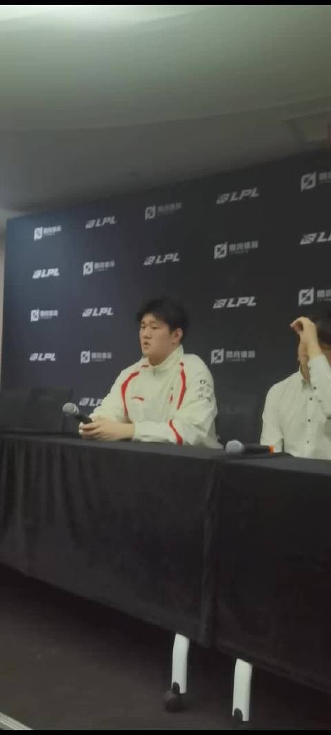 IG战胜TES后风月表态将精进对线配合队友