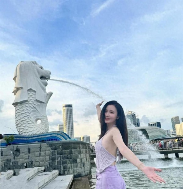 43岁穿泳装引爆全网!张萌这身材是真实存在的吗?