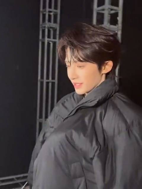 刘宇亮相中国网络视听盛典路透，新年愿万事顺意