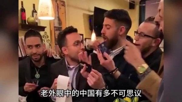 老外眼中的中国有多不可思议,洋装虽然穿在身,我心依然是中国心!