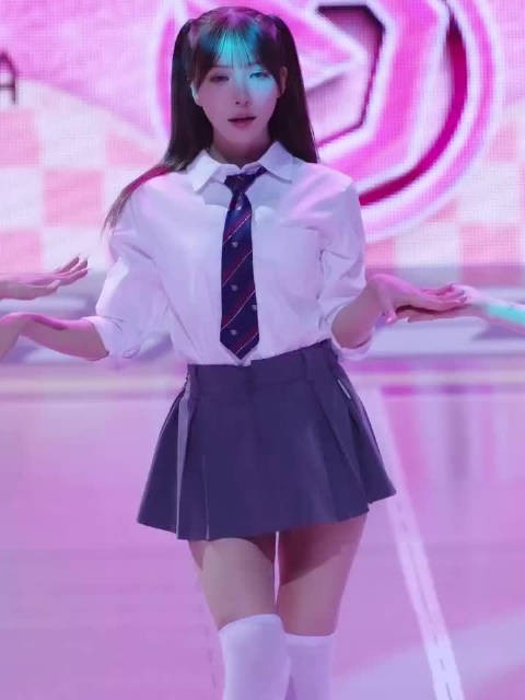 重回女团赛道的悠亚，业务能力依然是很强