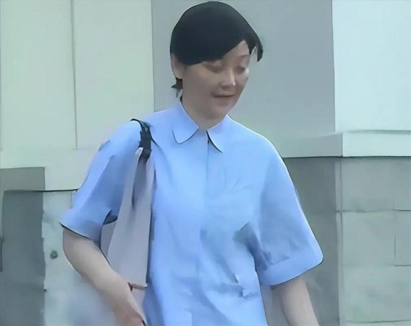 世上没有后悔药？离婚传闻真相大白后的徐帆，因老毛病被观众嘲讽