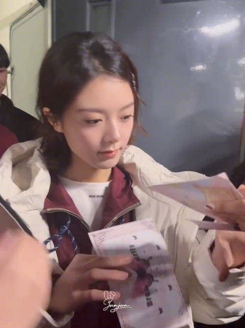 miu系大小姐赵今麦驾到，就这个麦麦美