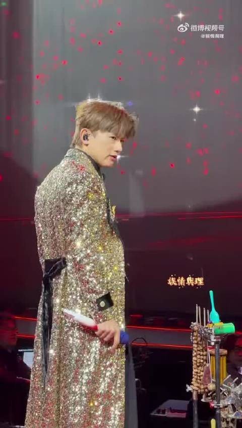 这可能是年度最可爱的舞台“事故”！