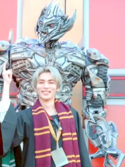 威神V肖俊北京环球影城挑战视频更新