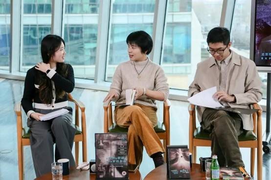 《抓住兔子》:在边界与裂缝中生长的女性友谊