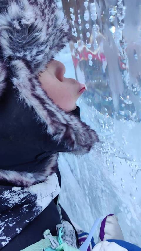 在东北千万不要轻易尝试舔任何的电线杆子或者冰块